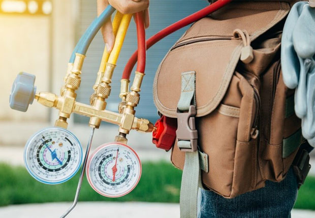 Technician showing up to an emergency air conditioner repair