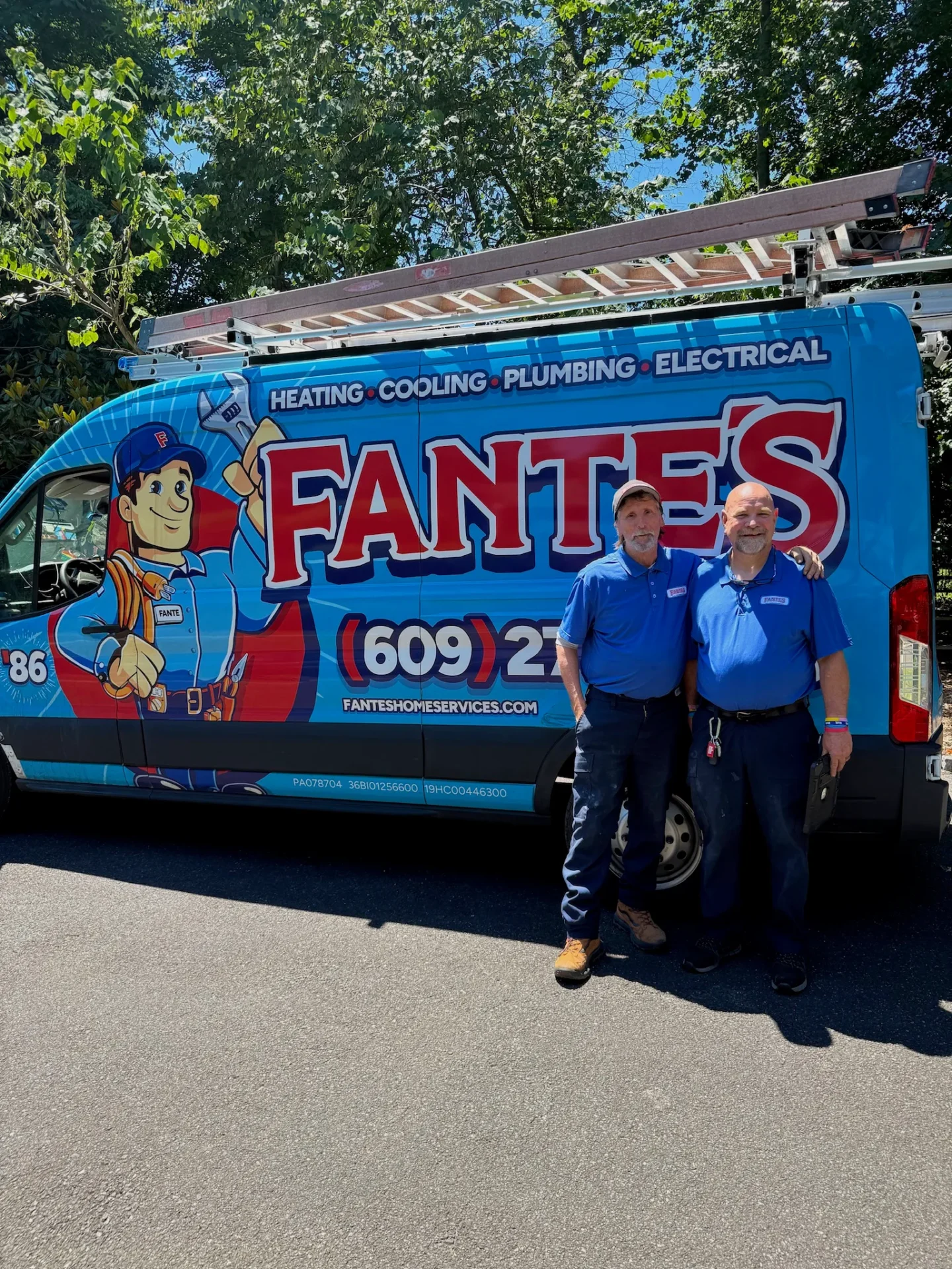 fantes techs in front of van